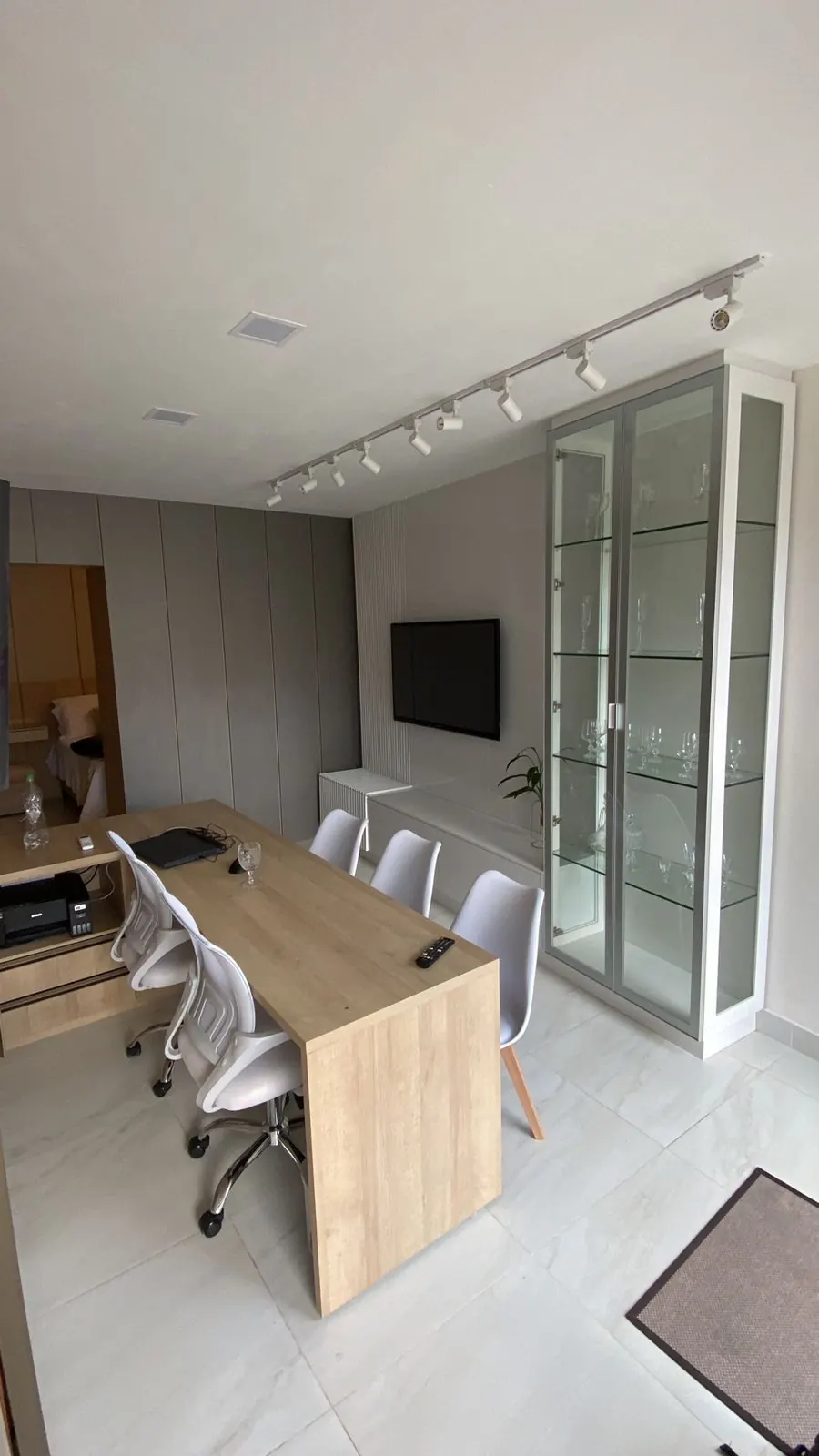 Closet com espelho e LED